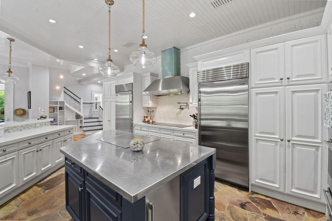 Active With Contract: $1,850,000 (5 beds, 4 baths, 3642 Square Feet)