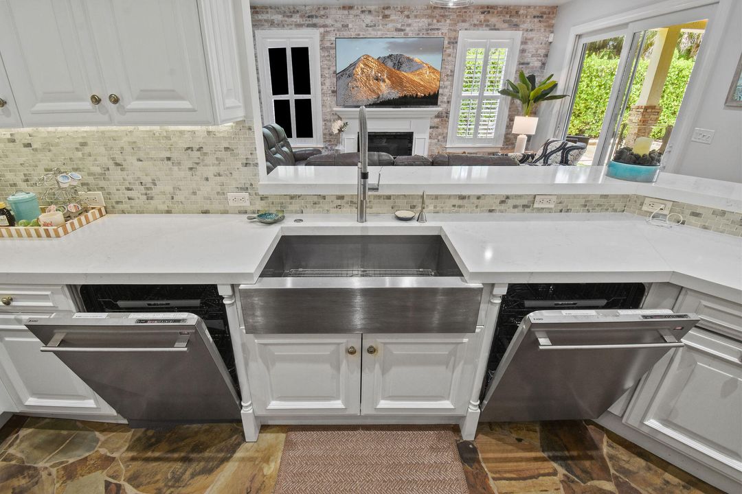 Active With Contract: $1,850,000 (5 beds, 4 baths, 3642 Square Feet)