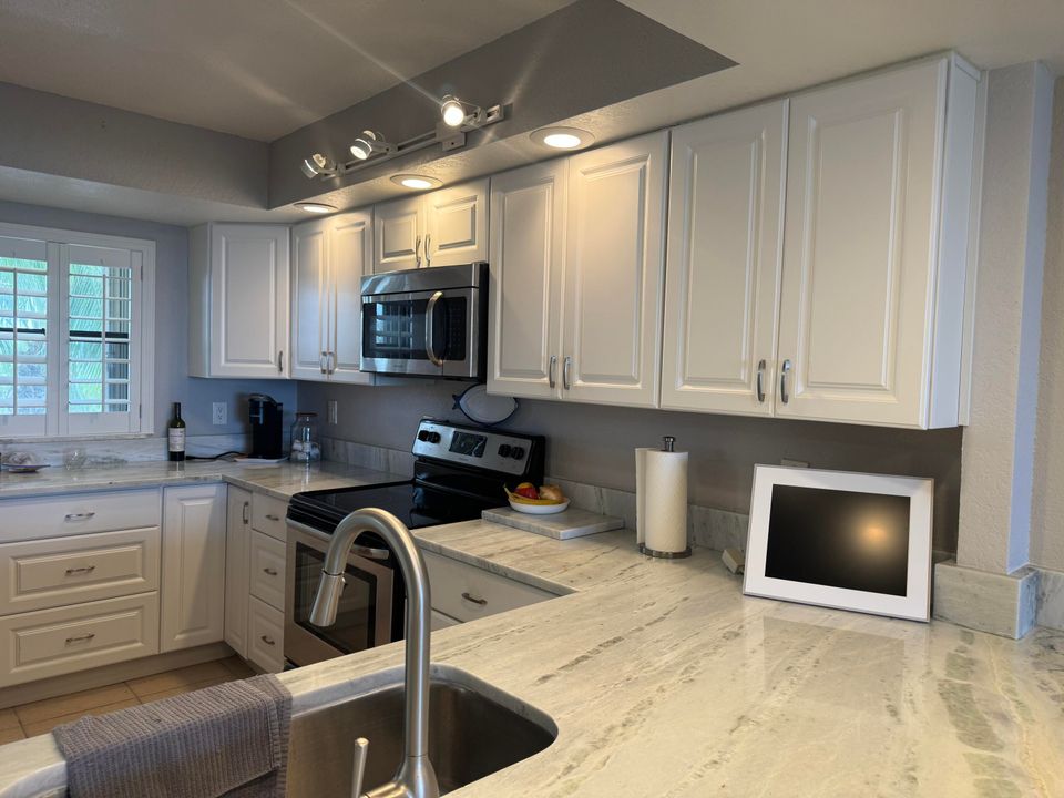 В аренду: $5,000 (2 спален, 2 ванн, 1040 Квадратных фут)