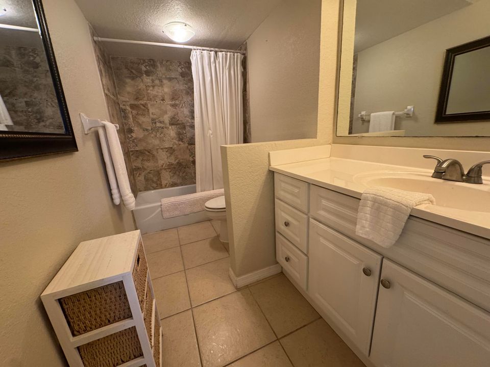 В аренду: $5,000 (2 спален, 2 ванн, 1040 Квадратных фут)