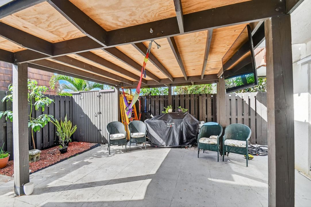 En Venta: $305,000 (2 camas, 2 baños, 1252 Pies cuadrados)