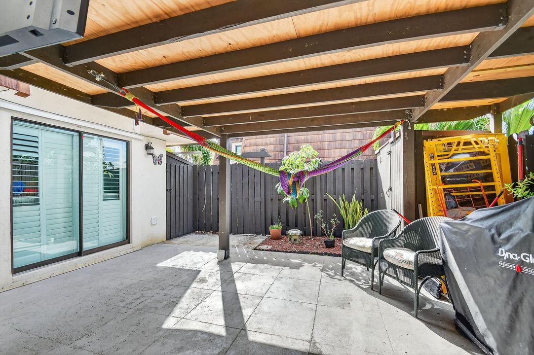 En Venta: $305,000 (2 camas, 2 baños, 1252 Pies cuadrados)