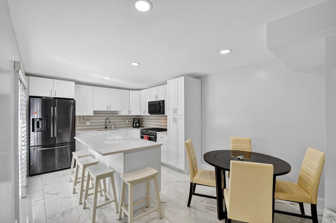 En Venta: $305,000 (2 camas, 2 baños, 1252 Pies cuadrados)