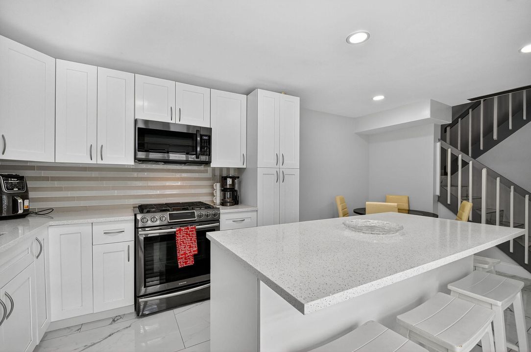 En Venta: $305,000 (2 camas, 2 baños, 1252 Pies cuadrados)