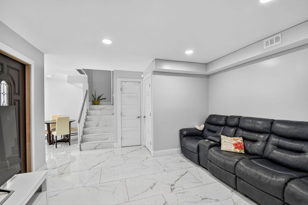 En Venta: $305,000 (2 camas, 2 baños, 1252 Pies cuadrados)