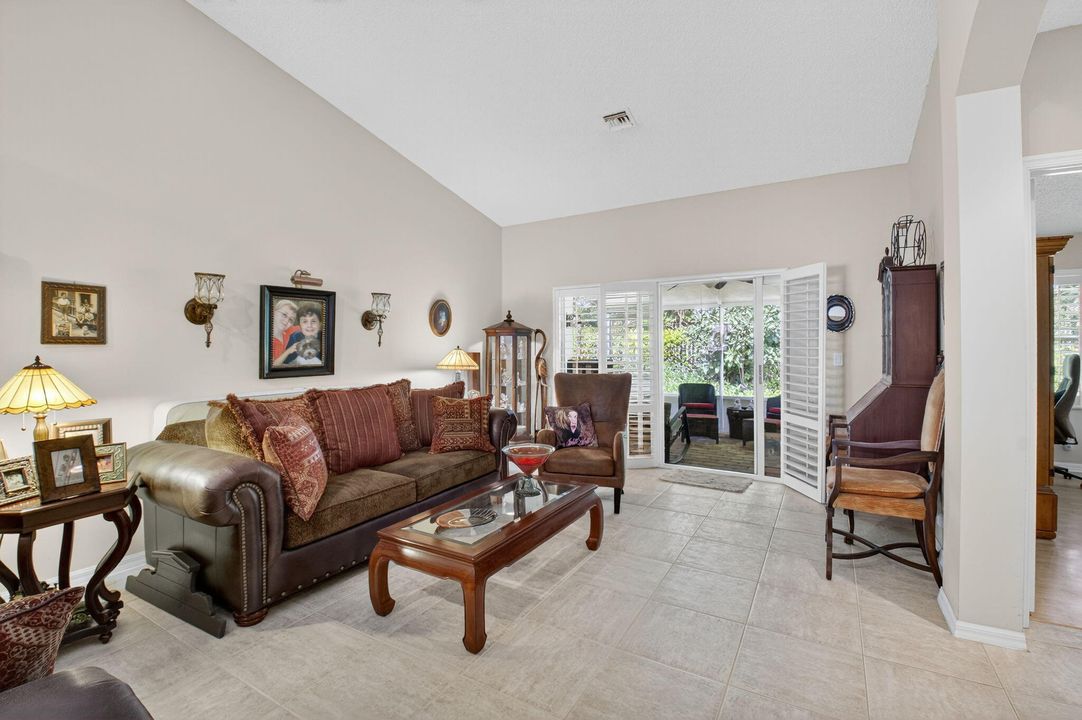 待售: $370,000 (3 贝兹, 2 浴室, 1555 平方英尺)