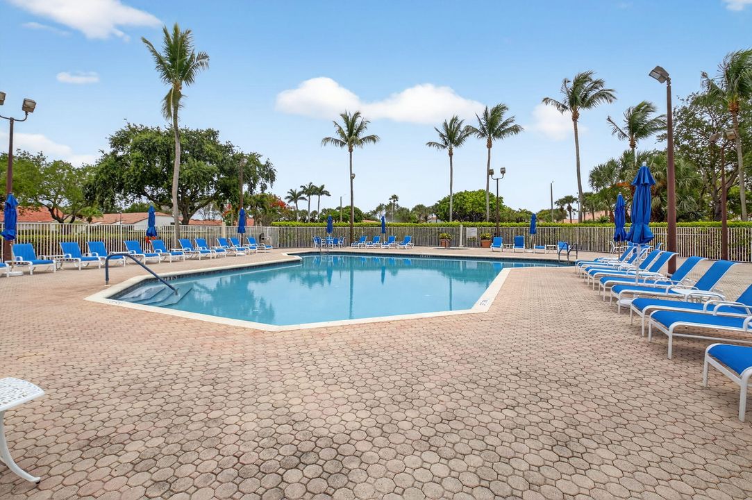 待售: $370,000 (3 贝兹, 2 浴室, 1555 平方英尺)