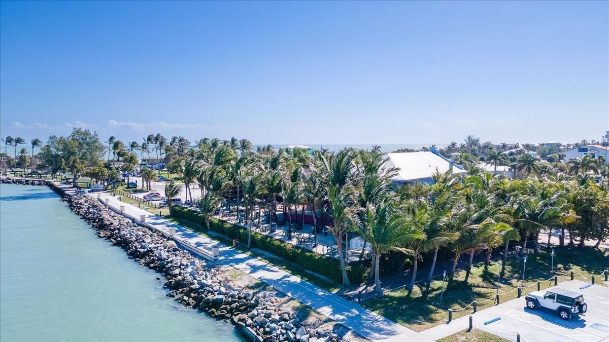 For Rent: $2,495 (3 beds, 2 baths, 1015 Square Feet)