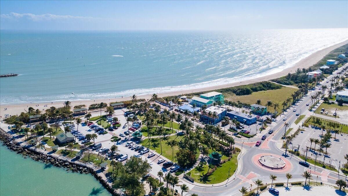 For Rent: $2,495 (3 beds, 2 baths, 1015 Square Feet)