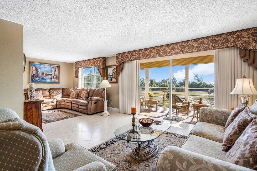 В аренду: $2,600 (2 спален, 2 ванн, 1300 Квадратных фут)