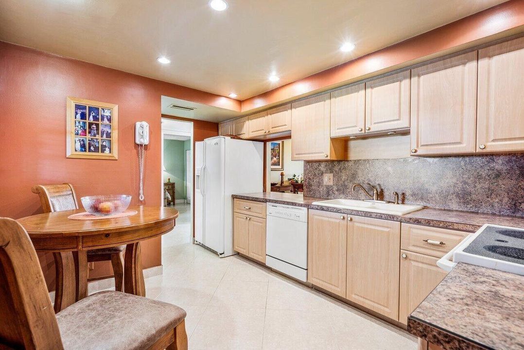 В аренду: $2,600 (2 спален, 2 ванн, 1300 Квадратных фут)