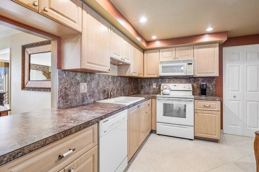 В аренду: $2,600 (2 спален, 2 ванн, 1300 Квадратных фут)