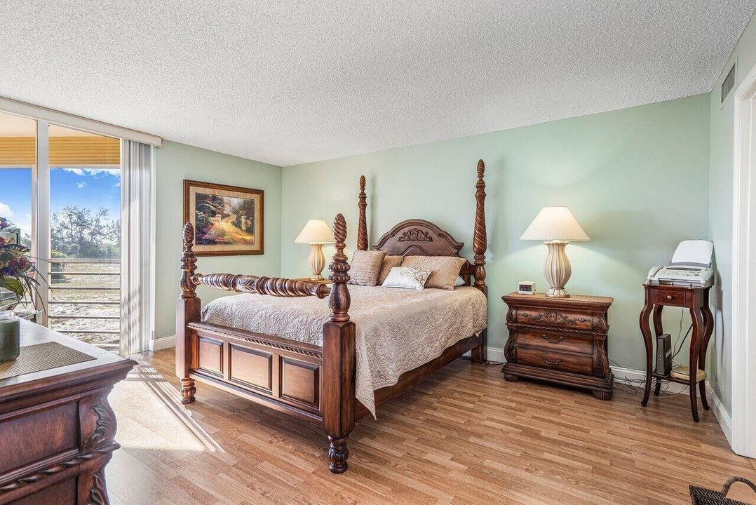 В аренду: $2,600 (2 спален, 2 ванн, 1300 Квадратных фут)