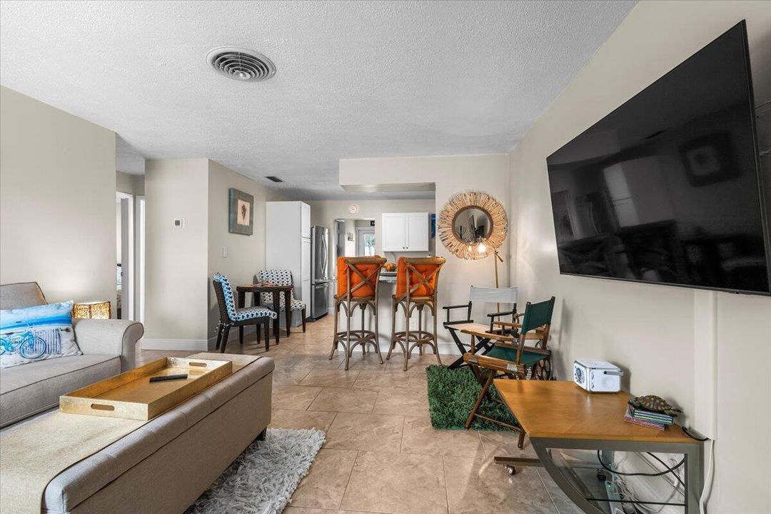 For Rent: $2,495 (3 beds, 2 baths, 1015 Square Feet)