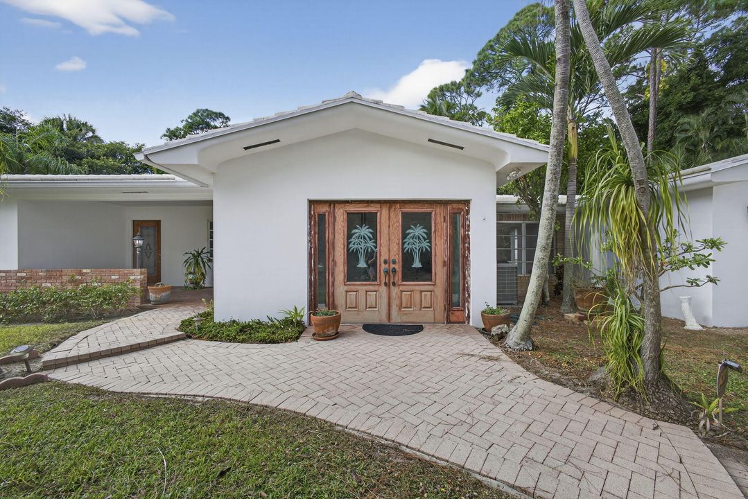 For Sale: $1,350,000 (3 beds, 2 baths, 1917 Square Feet)