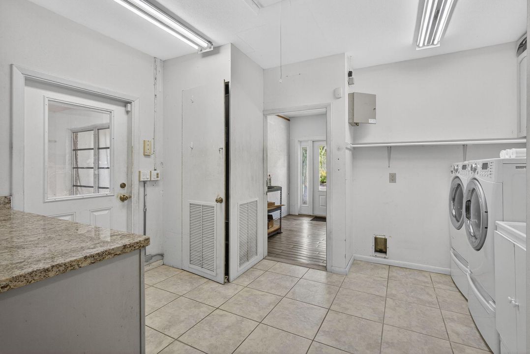 For Sale: $1,350,000 (3 beds, 2 baths, 1917 Square Feet)