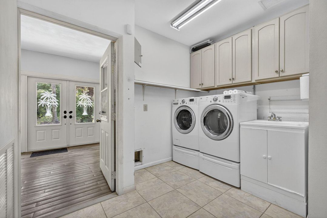 For Sale: $1,350,000 (3 beds, 2 baths, 1917 Square Feet)