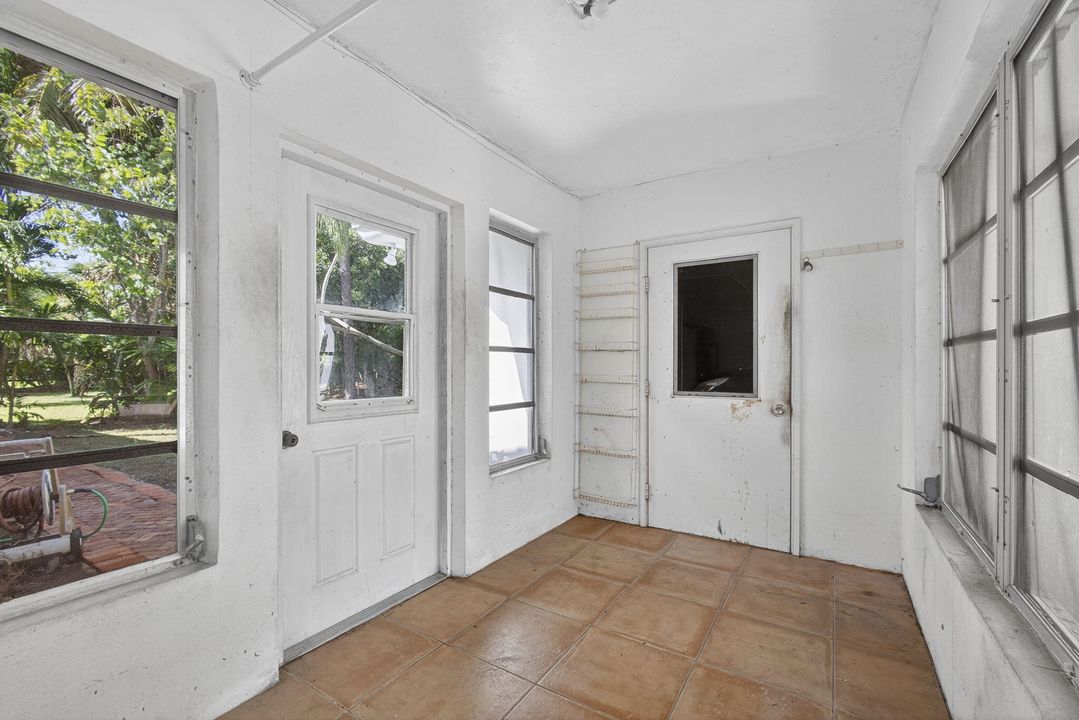 For Sale: $1,350,000 (3 beds, 2 baths, 1917 Square Feet)