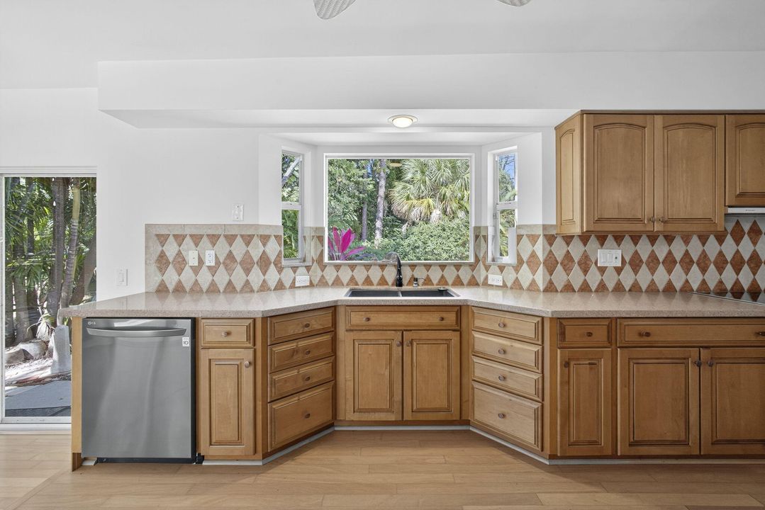 For Sale: $1,350,000 (3 beds, 2 baths, 1917 Square Feet)