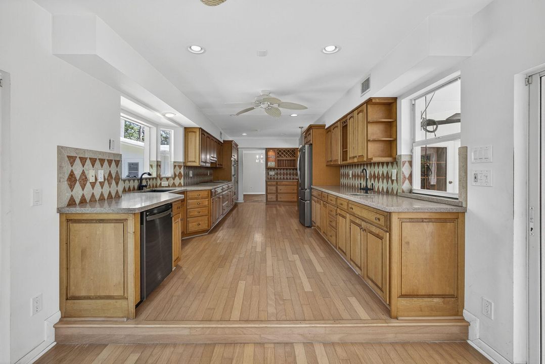 For Sale: $1,350,000 (3 beds, 2 baths, 1917 Square Feet)