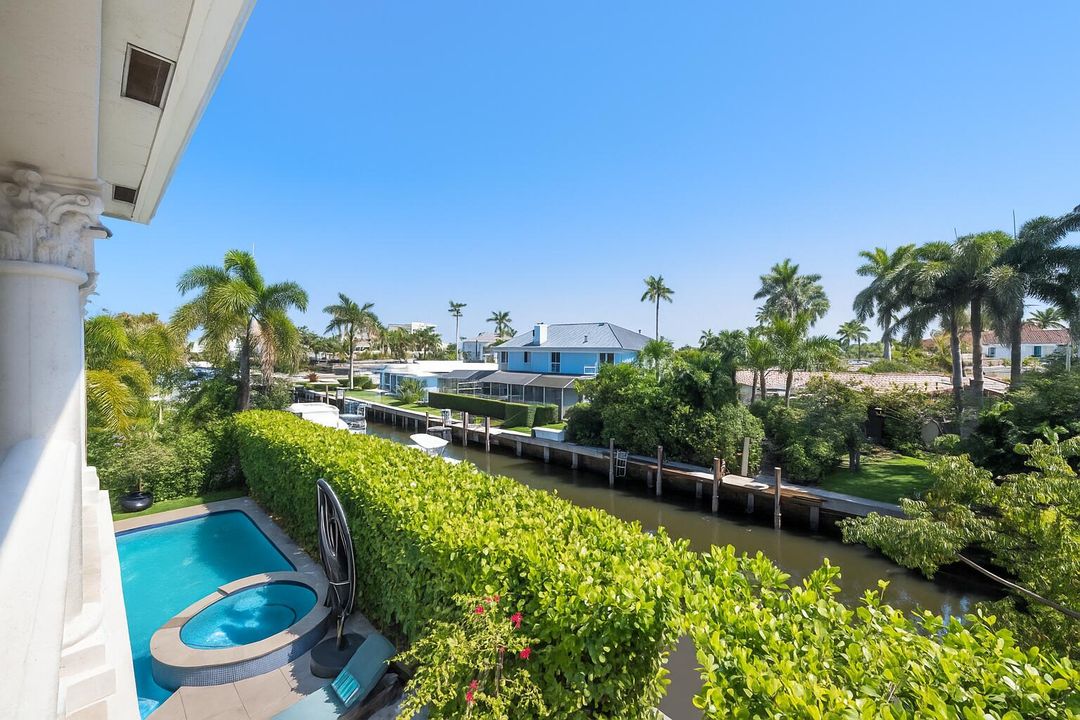 For Sale: $4,599,000 (6 beds, 6 baths, 4827 Square Feet)