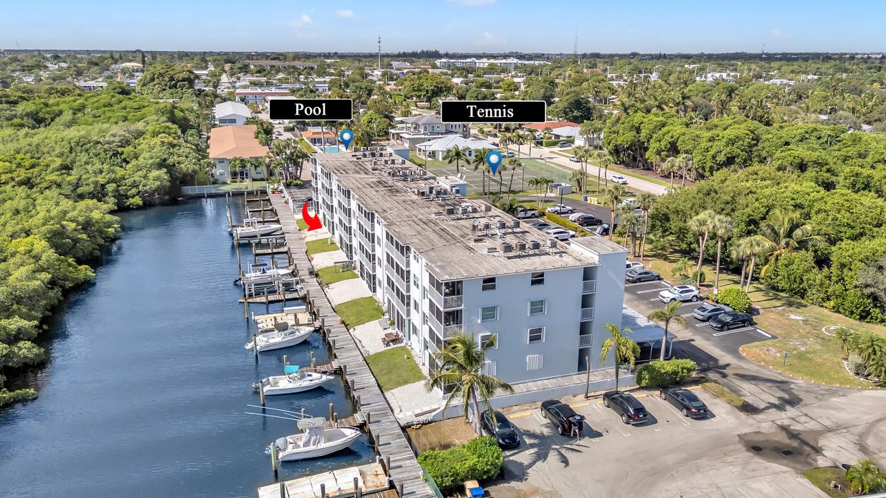 En Venta: $329,900 (2 camas, 2 baños, 899 Pies cuadrados)