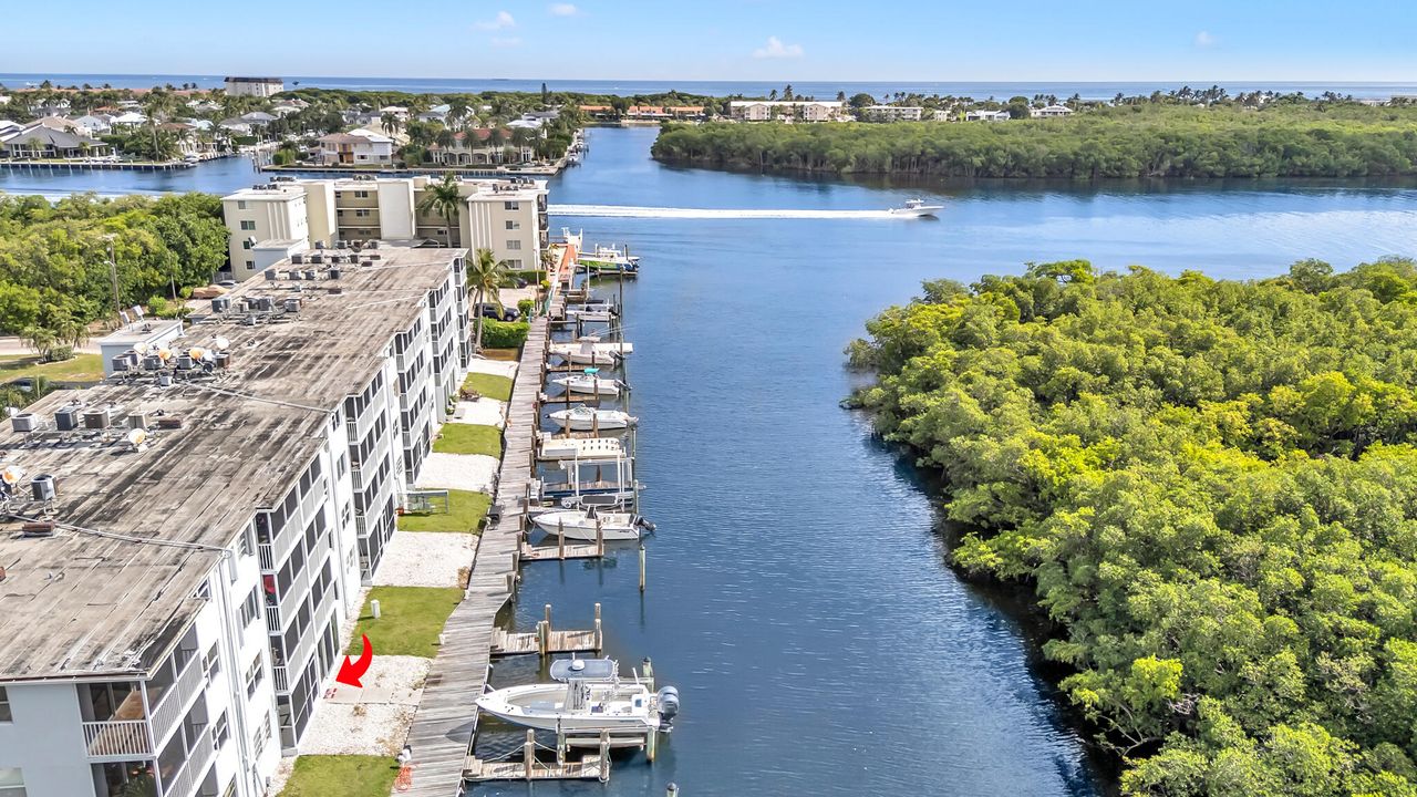 En Venta: $329,900 (2 camas, 2 baños, 899 Pies cuadrados)