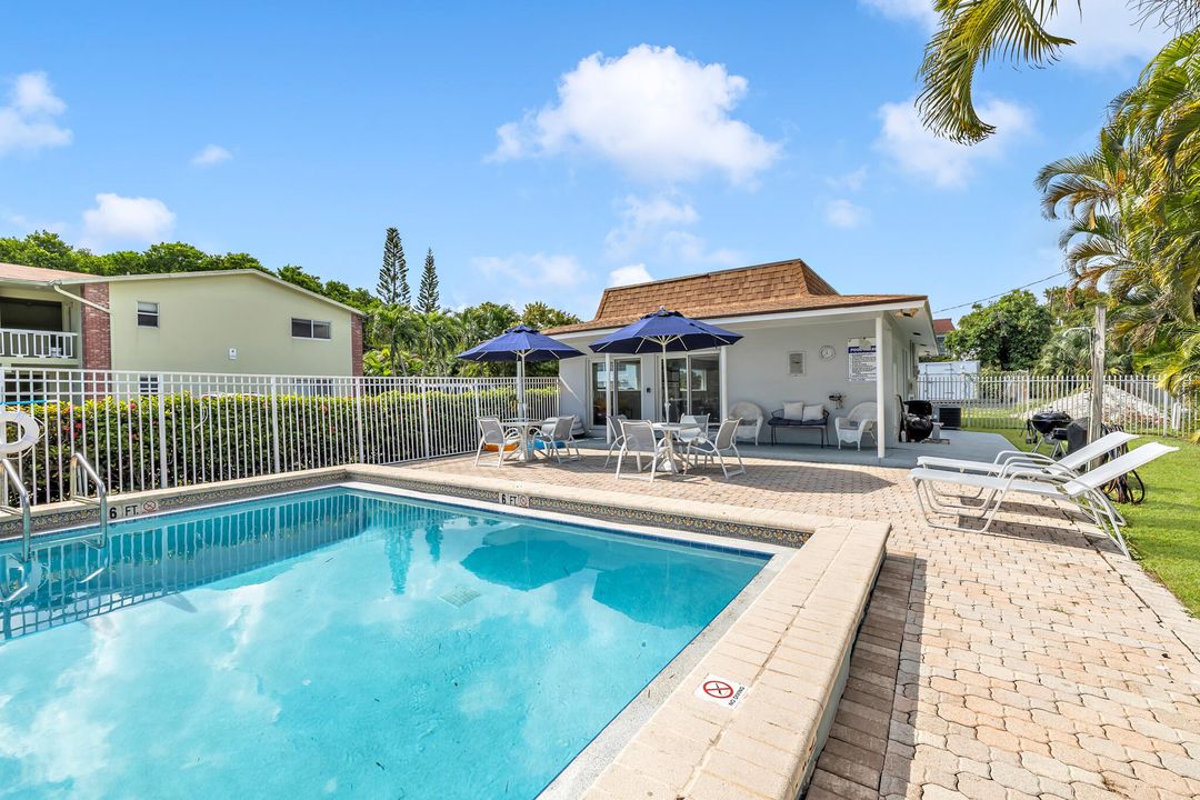 En Venta: $329,900 (2 camas, 2 baños, 899 Pies cuadrados)