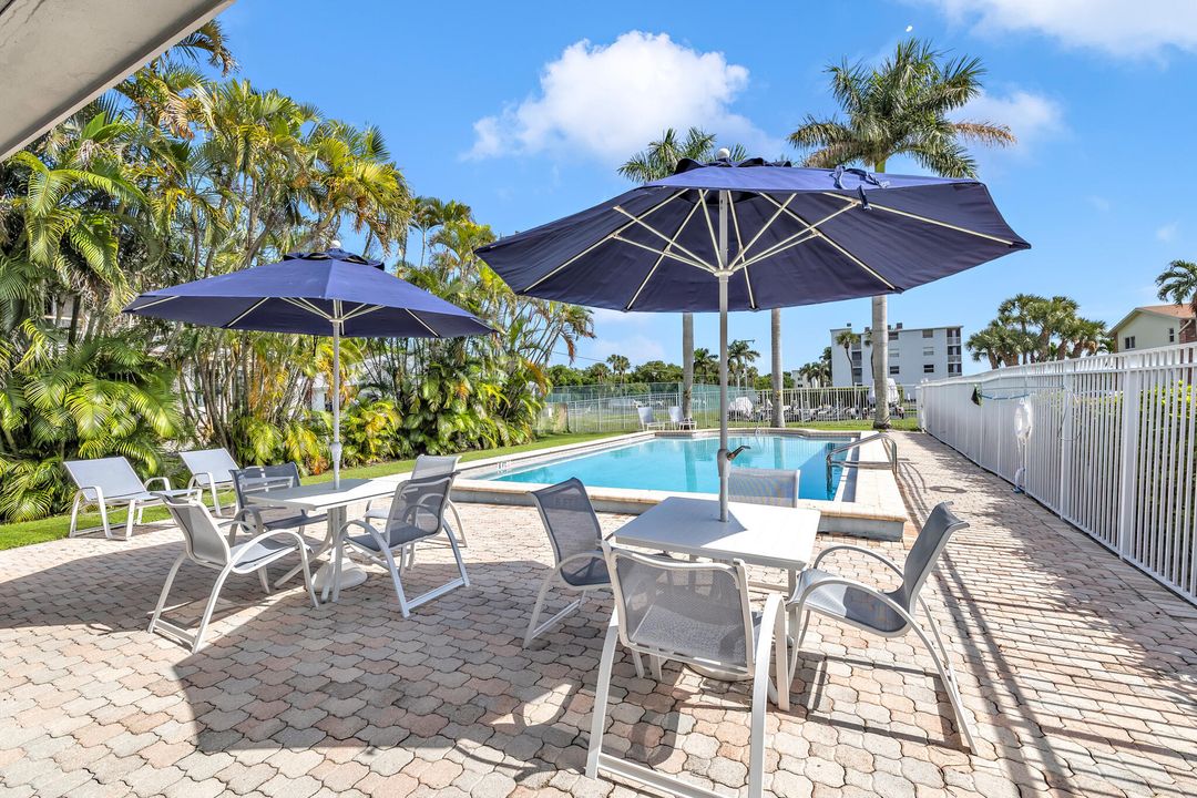 En Venta: $329,900 (2 camas, 2 baños, 899 Pies cuadrados)