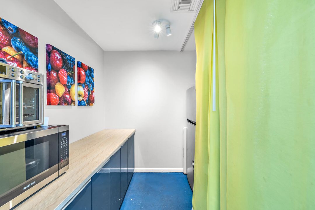 En Venta: $329,900 (2 camas, 2 baños, 899 Pies cuadrados)