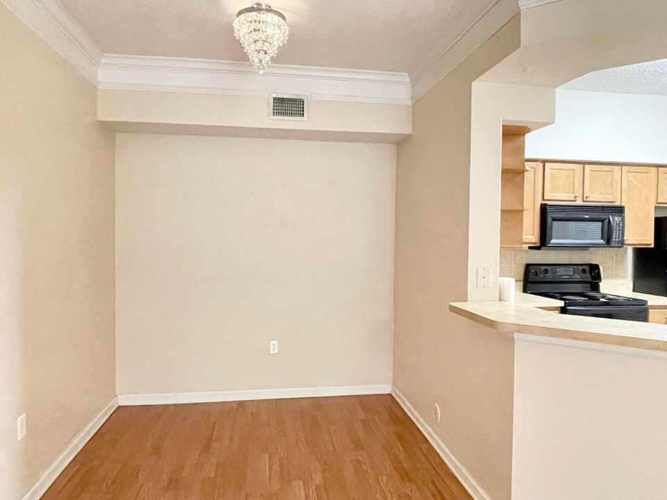 For Rent: $1,830 (1 beds, 1 baths, 820 Square Feet)