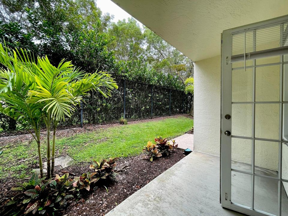 For Rent: $1,830 (1 beds, 1 baths, 820 Square Feet)