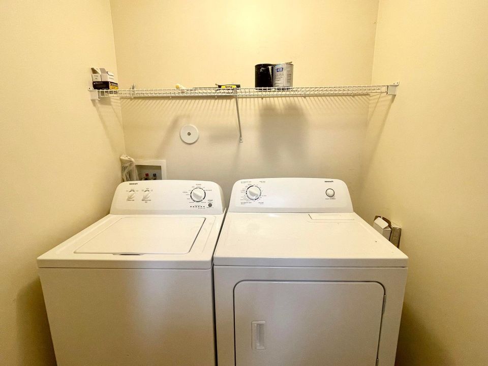 For Rent: $1,830 (1 beds, 1 baths, 820 Square Feet)