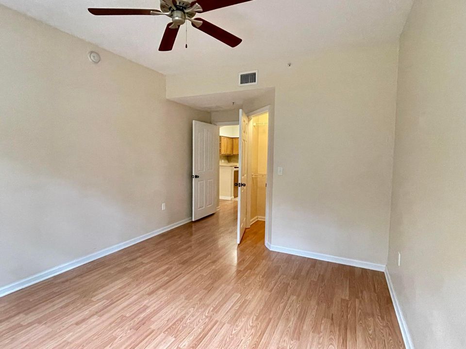 For Rent: $1,830 (1 beds, 1 baths, 820 Square Feet)