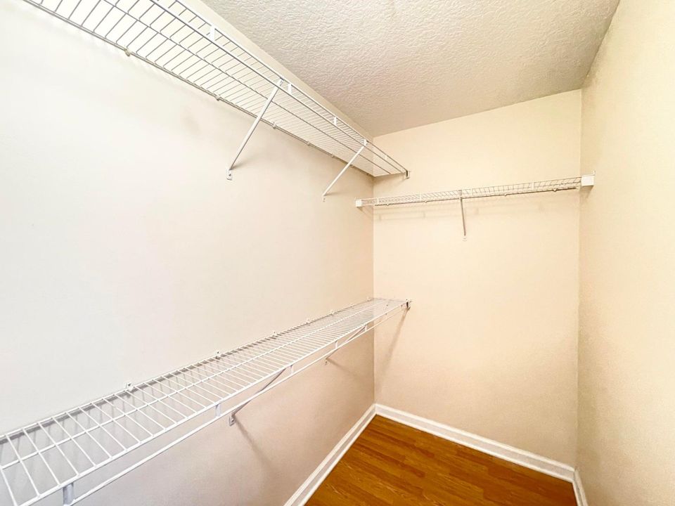 For Rent: $1,830 (1 beds, 1 baths, 820 Square Feet)