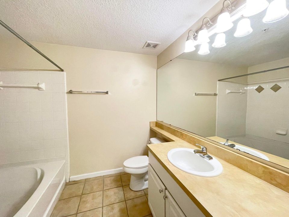 For Rent: $1,830 (1 beds, 1 baths, 820 Square Feet)