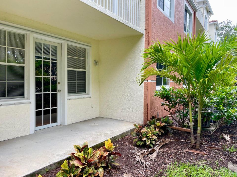 For Rent: $1,830 (1 beds, 1 baths, 820 Square Feet)