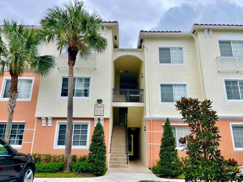 For Rent: $1,830 (1 beds, 1 baths, 820 Square Feet)