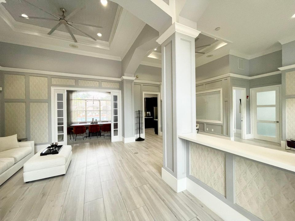 For Rent: $1,830 (1 beds, 1 baths, 820 Square Feet)