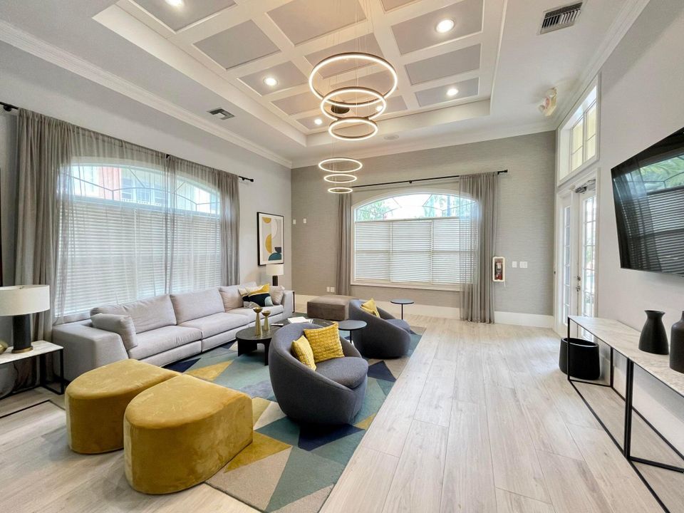 For Rent: $1,830 (1 beds, 1 baths, 820 Square Feet)