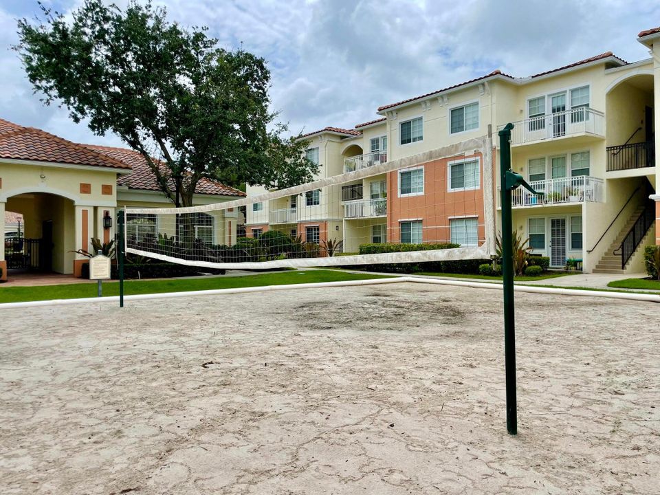 For Rent: $1,830 (1 beds, 1 baths, 820 Square Feet)