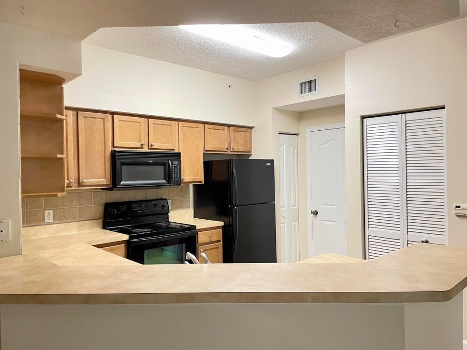 For Rent: $1,830 (1 beds, 1 baths, 820 Square Feet)