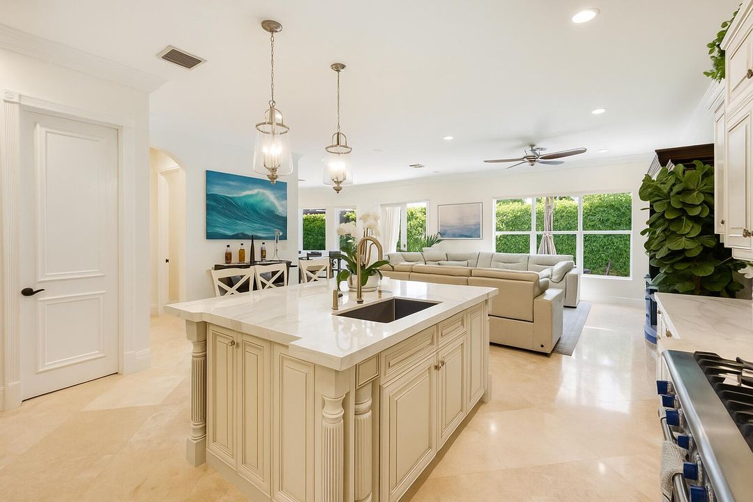 For Sale: $4,599,000 (6 beds, 6 baths, 4827 Square Feet)