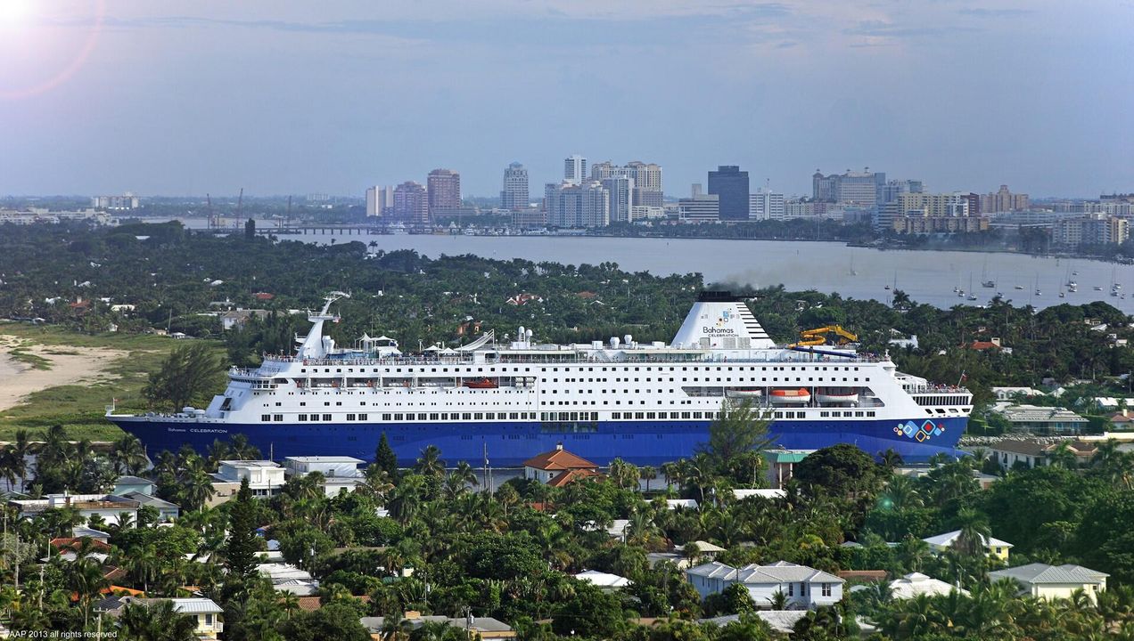 En Venta: $2,499,000 (3 camas, 3 baños, 2801 Pies cuadrados)