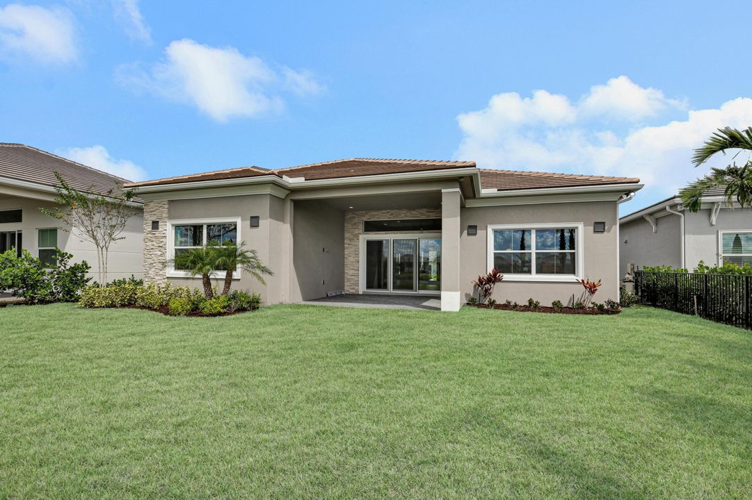 Под контрактом: $1,089,000 (3 спален, 3 ванн, 2718 Квадратных фут)