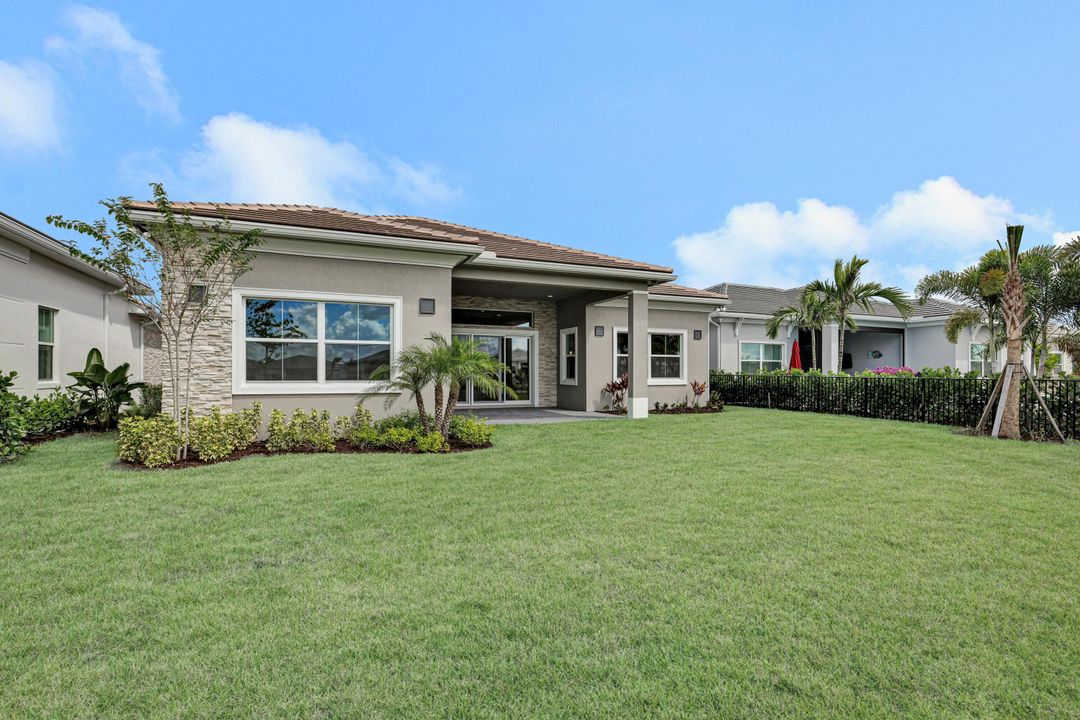 Под контрактом: $1,089,000 (3 спален, 3 ванн, 2718 Квадратных фут)