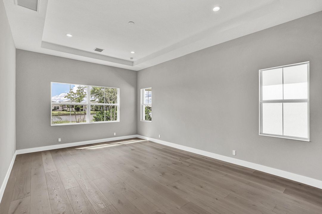 Под контрактом: $1,089,000 (3 спален, 3 ванн, 2718 Квадратных фут)