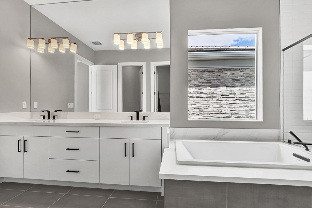 Под контрактом: $1,089,000 (3 спален, 3 ванн, 2718 Квадратных фут)