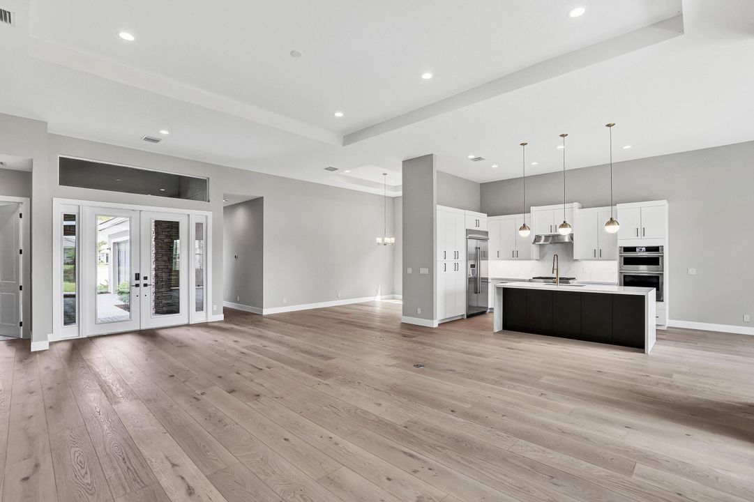 Под контрактом: $1,089,000 (3 спален, 3 ванн, 2718 Квадратных фут)