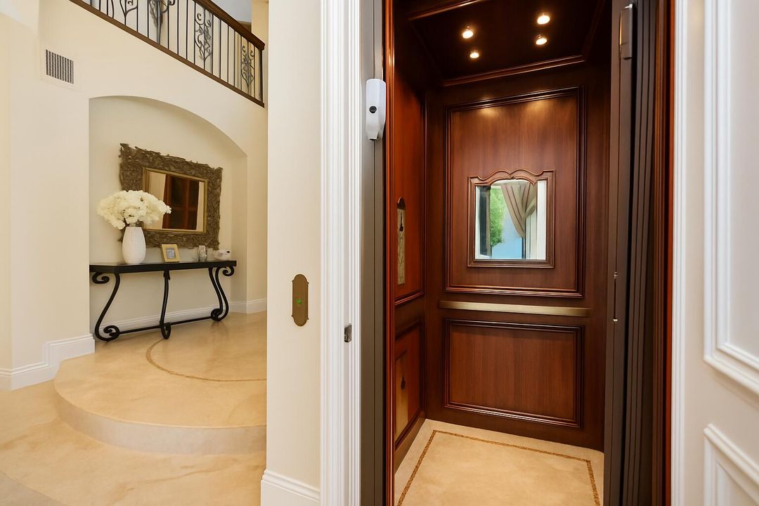 For Sale: $4,599,000 (6 beds, 6 baths, 4827 Square Feet)